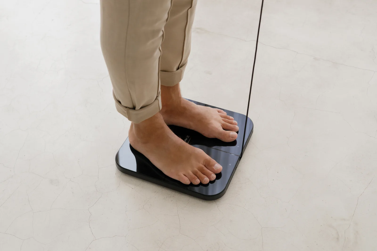 It is a full 8-point read, not a cheap foot scale